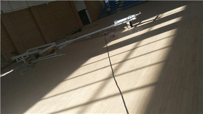 江西南昌第一天安裝懸掛式電動籃球架現場 江西南昌第一天安裝懸掛式電動籃球架現場