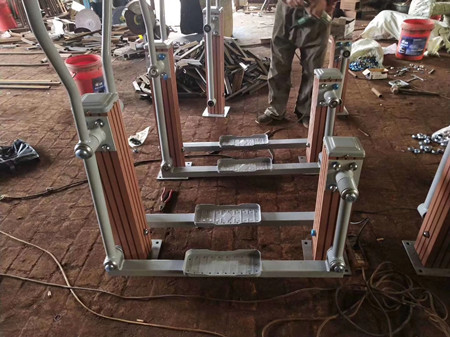 新疆客戶定做的精致塑木健身器材 新疆客戶定做的精致塑木健身器材